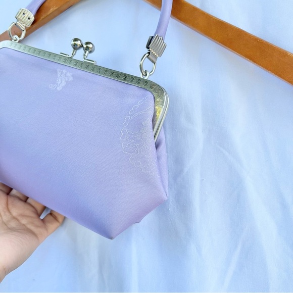 NWOT LILAC CLUTCH CLASP VINTAGE STYLE SATIN FRAME BAG - Picture 3 of 7
